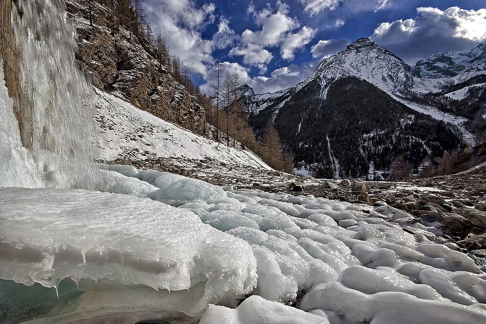 Los glaciares actúan como reservorios gigantes de agua que cae en forma de nieve a gran altura durante las estaciones húmedas antes del deshielo. Foto: Pixabay.com